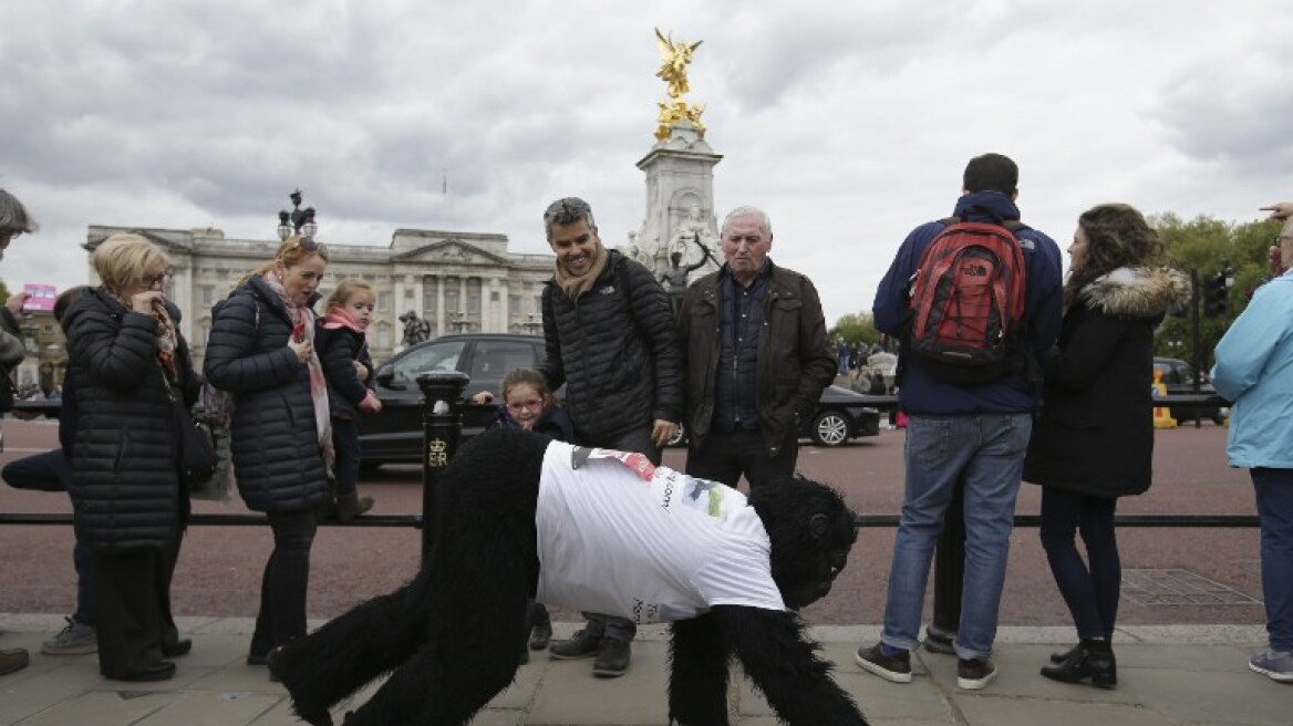 Αστυνομικός «γορίλας» έτρεξε σε έξι ημέρες στα τέσσερα τον μαραθώνιο του Λονδίνου