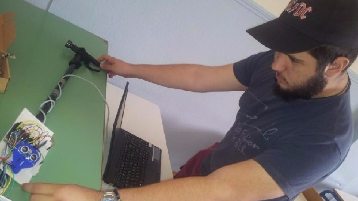 Μαθητής 16 ετών από την Ημαθία κατασκεύασε το πρώτο «έξυπνο μπαστούνι» για τυφλούς