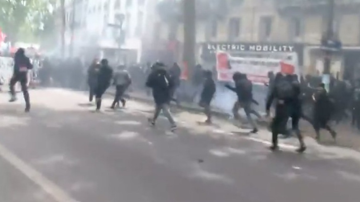 Επεισοδιακή Πρωτομαγιά στο Παρίσι: Δύο τραυματίες αστυνομικοί σε συγκρούσεις με διαδηλωτές