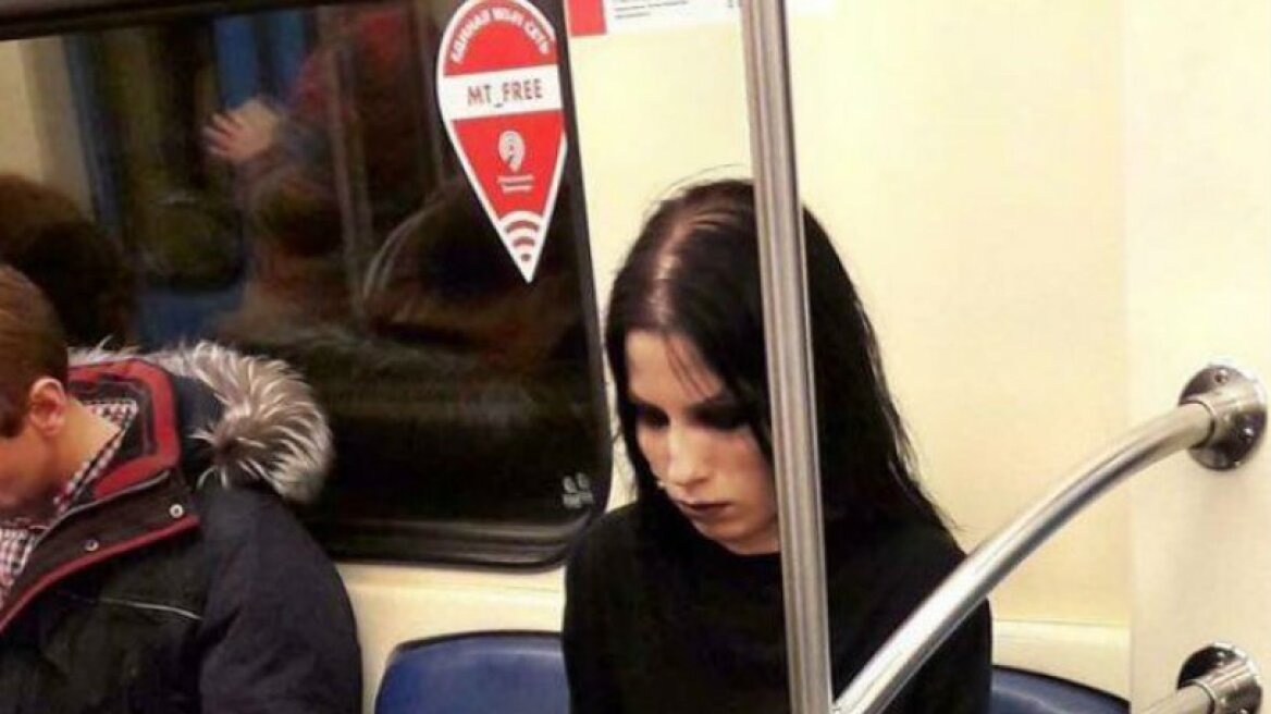 Αυτή η φωτογραφία μιας κοπέλας στο μετρό έσπασε όλα τα ρεκόρ σε likes (pics)