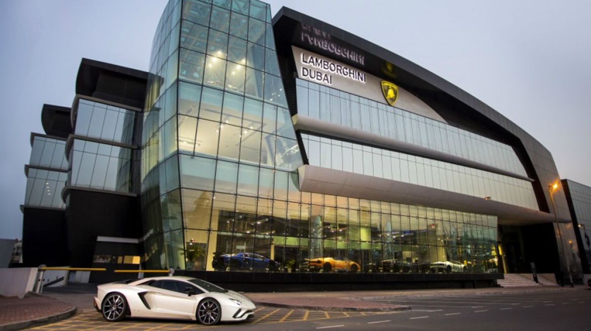 H Lamborghini «στολίζει» το Ντουμπάι