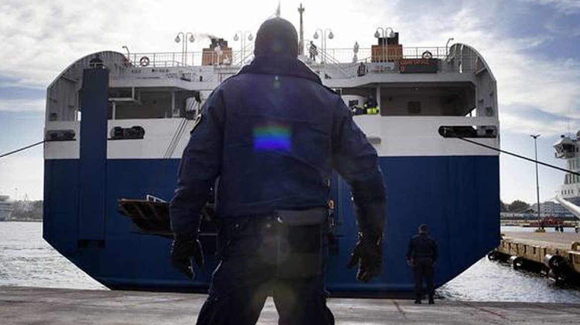 Πειραιάς: Επιβάτης πλοίου έκλεψε κινητό από μέλος του πληρώματος