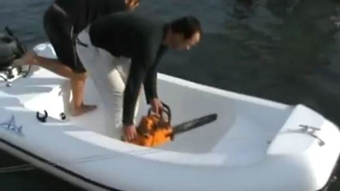 Βίντεο: Κόβουν σκάφος με αλυσοπρίονο και δεν βυθίζεται! 