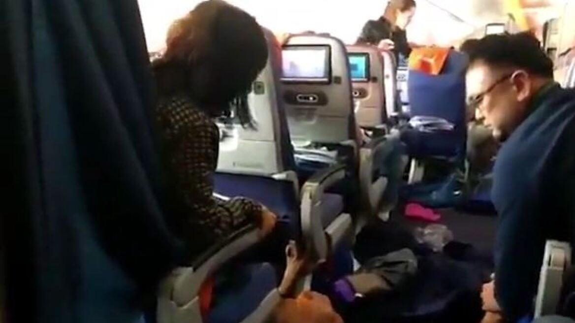 Μαρτυρία σοκ επιβάτη της Aeroflot: «Μετά τις αναταράξεις υπήρχε αίμα στην οροφή της καμπίνας»