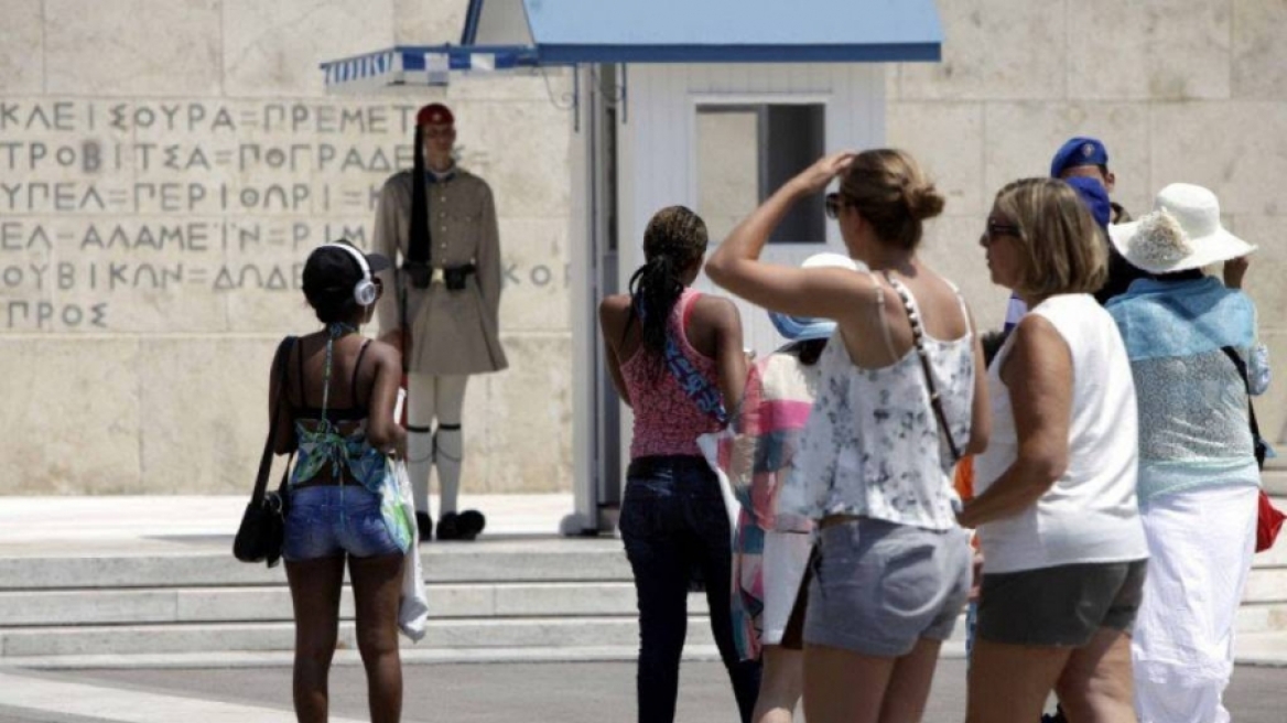 Τουρισμός: Η «ακτινογραφία» των εισπράξεων και των αφίξεων στην Ελλάδα
