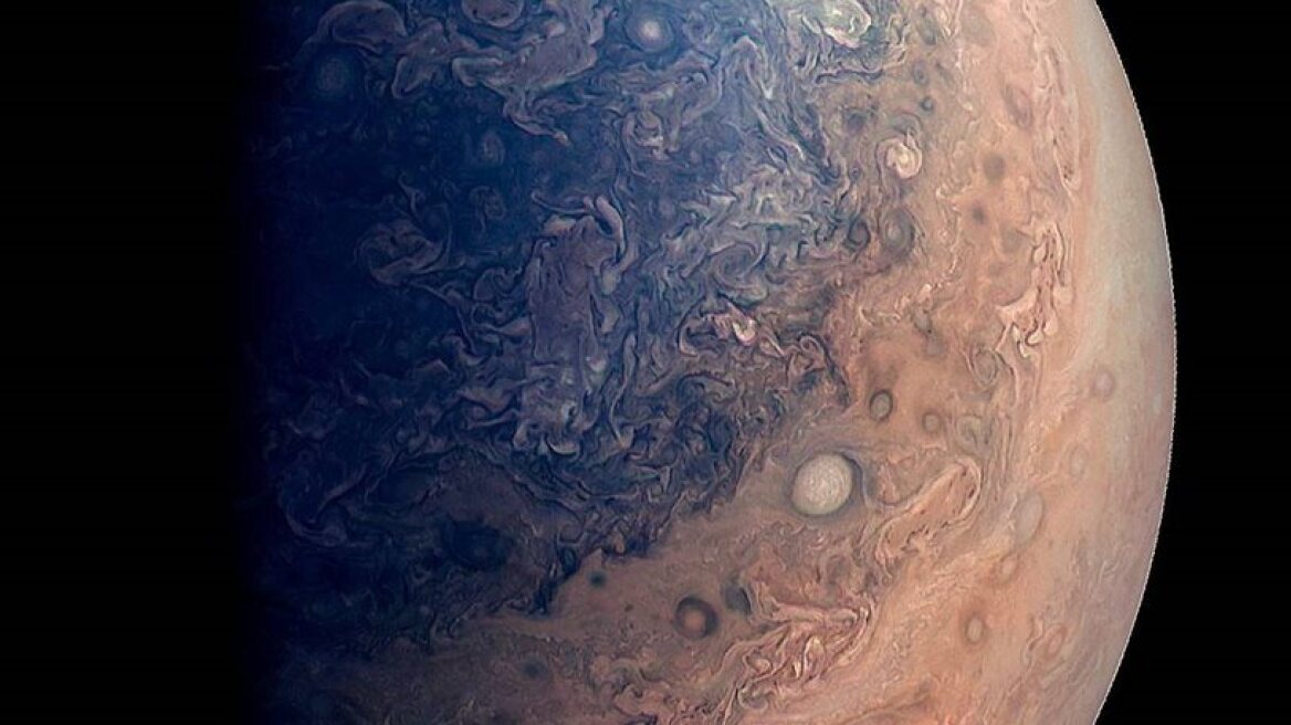NASA releases breathtaking image of Saturn (photos)