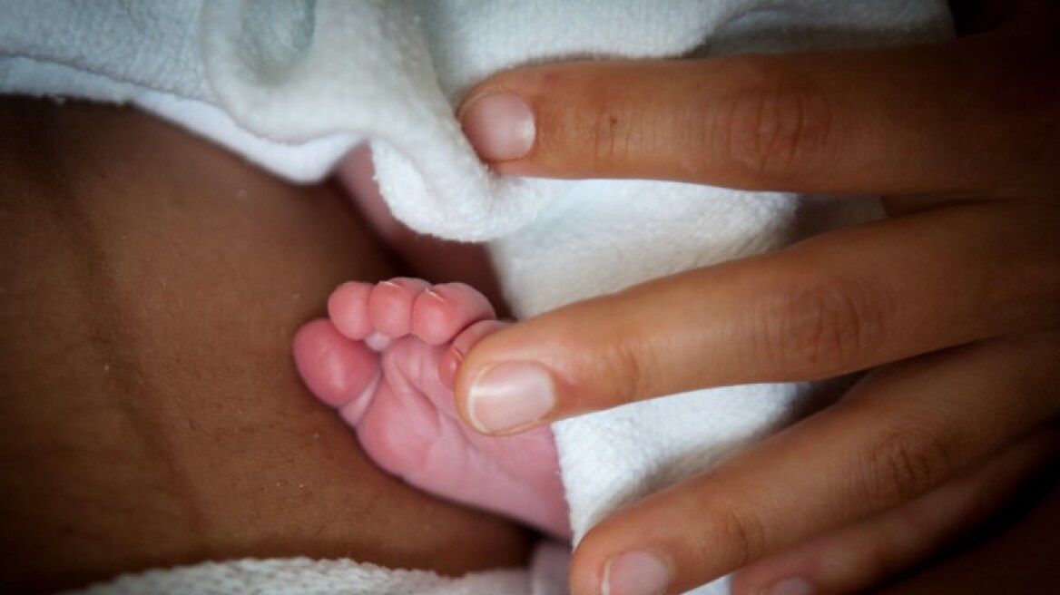  Σοκ στη Ρόδο: Εγκατέλειψαν νεογέννητο μέσα σε τηλεφωνικό θάλαμο!