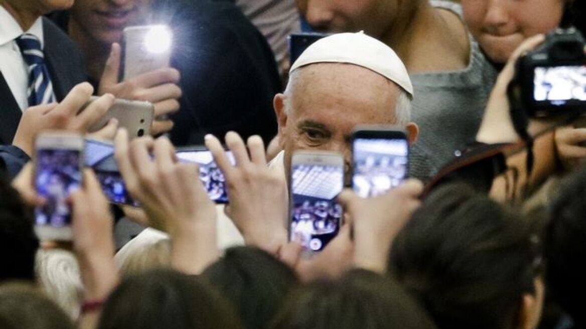 Πάπας Φραγκίσκος: Να μη χρησιμοποιείται η λέξη «μητέρα» για να περιγράψει μια βόμβα