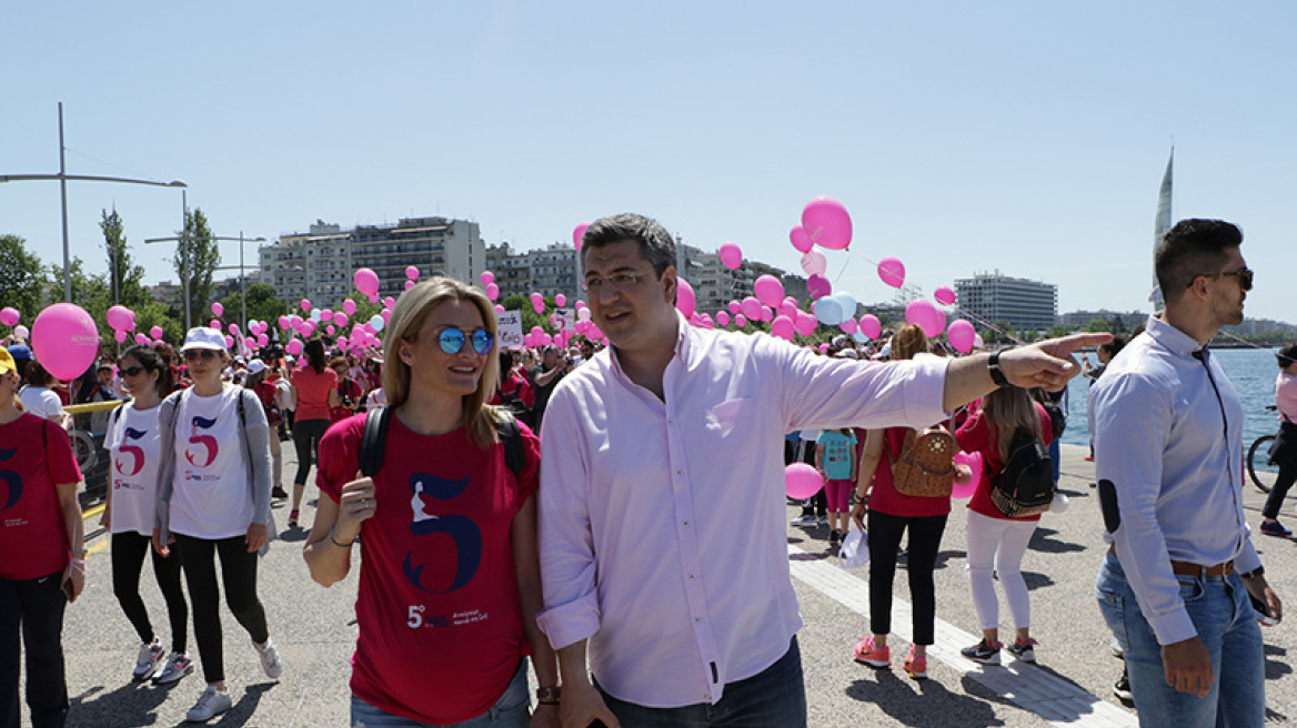 Το ζεύγος Τζιτζικώστα στο «5ο sail for Pink» λίγο πριν γίνουν γονείς