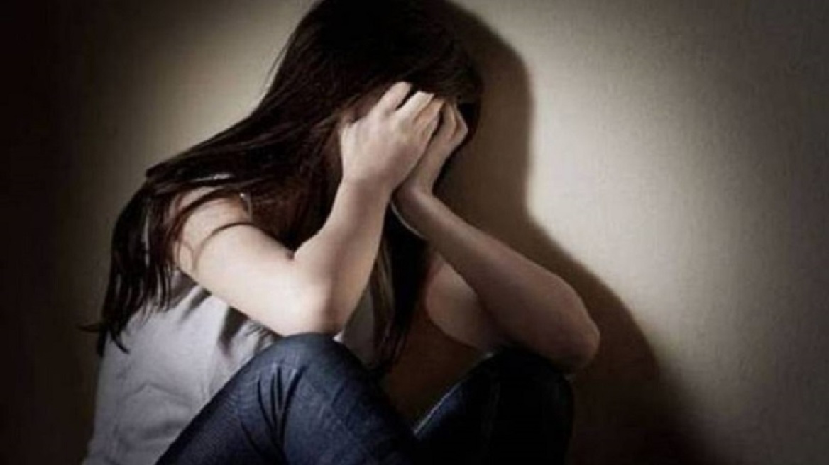 Σοκ στο Ηράκλειο: Πατέρας κατηγορείται ότι βίαζε την ανήλικη κόρη του 