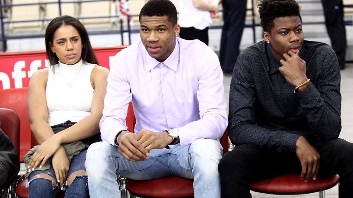 Giannis Antetokounmpo at Greek baskeball league match in Piraeus (photo)