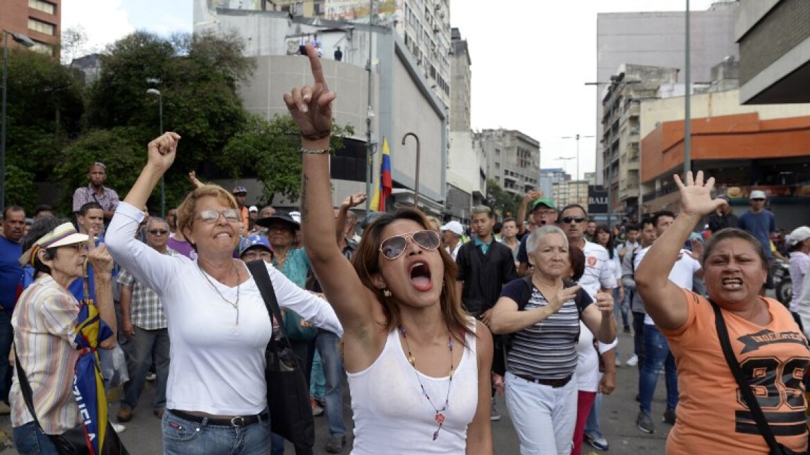 Βενεζουέλα: Ο Μαδούρο «έφαγε» την υπουργό Υγείας μετά τη ραγδαία αύξηση των θανάτων