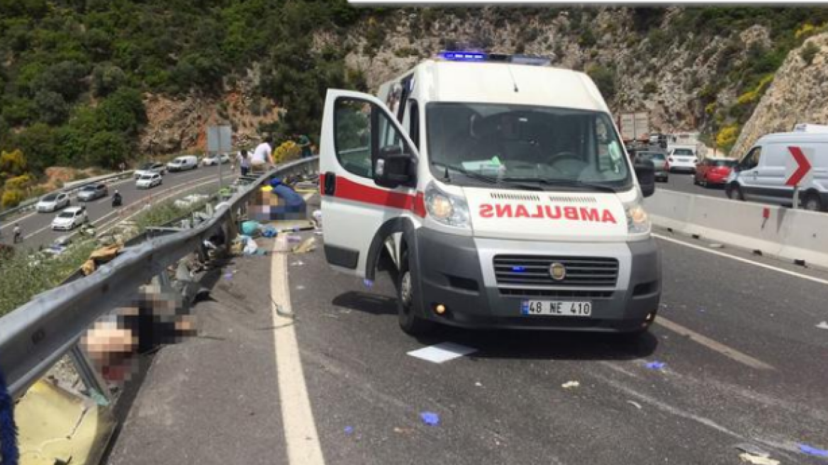 Τουρκία: 24 οι νεκροί από την εκτροπή του τουριστικού λεωφορείου στην Μαρμαρίδα 