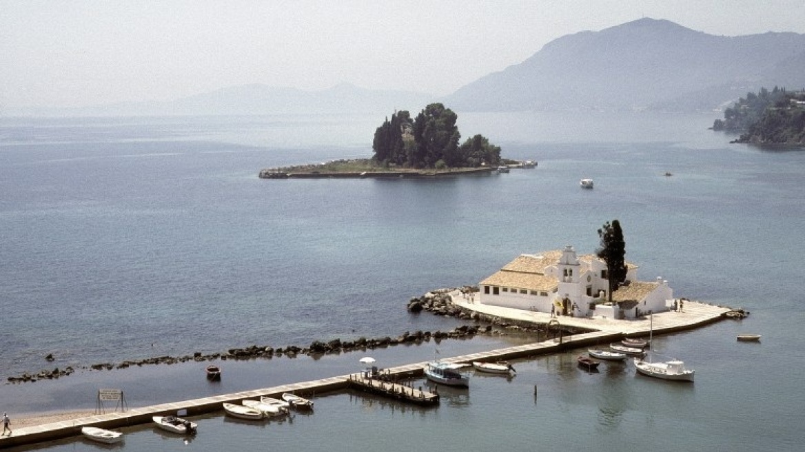 Κέρκυρα: «Βουλιάζουν» το νησί οι επισκέπτες από τα κρουαζιερόπλοια
