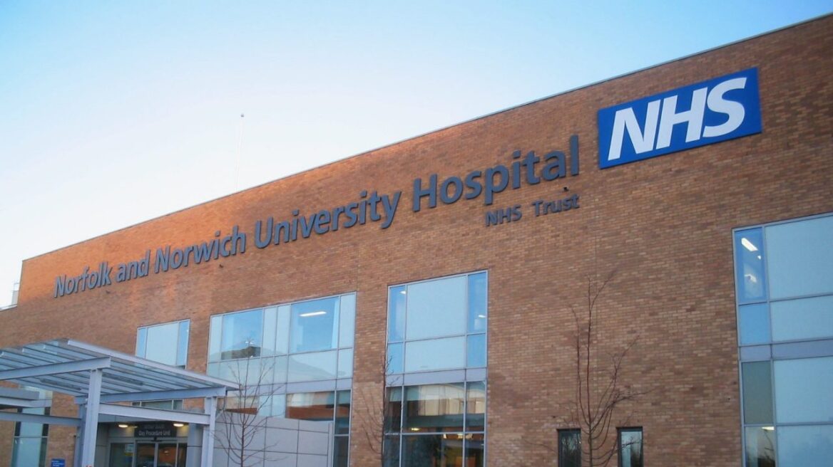 Kυβερνοεπίθεση: Αποκαθίσταται η λειτουργία των νοσοκομείων στη Βρετανία