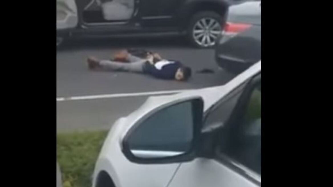 Βίντεο-σοκ: Η στιγμή που αστυνομικός πυροβολεί και σκοτώνει 15χρονο