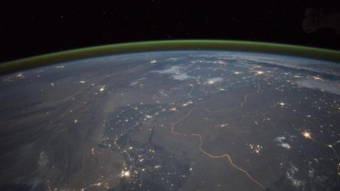 Amazing NASA space photos show borders between embattled nations (photos)