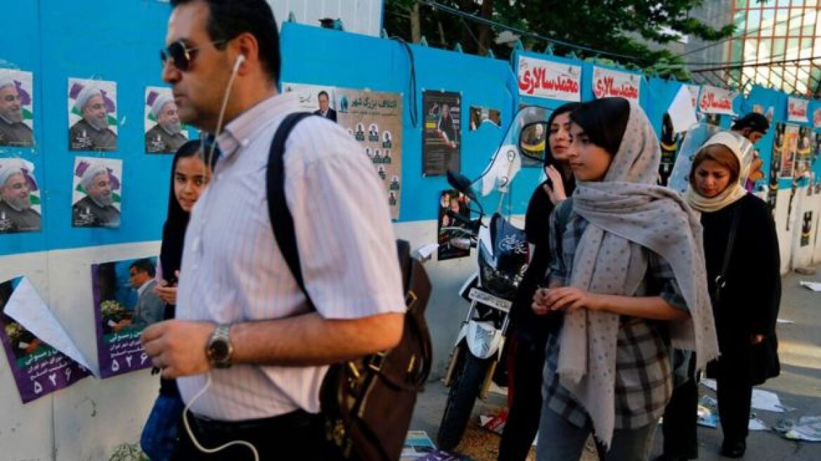 Oι Ιρανοί βγάζουν πρόεδρο: Ο Ροχανί απέναντι σε έναν σκληροπυρηνικό