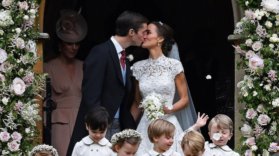 Παντρεύτηκε η Pippa Middleton - Δείτε το πρώτο «επίσημο» φιλί