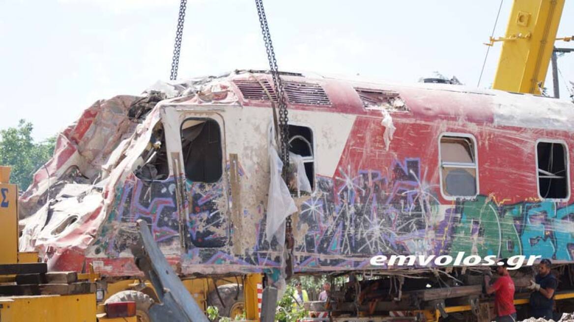 Απομακρύνθηκε και η μηχανή του τρένου από το Άδενδρο
