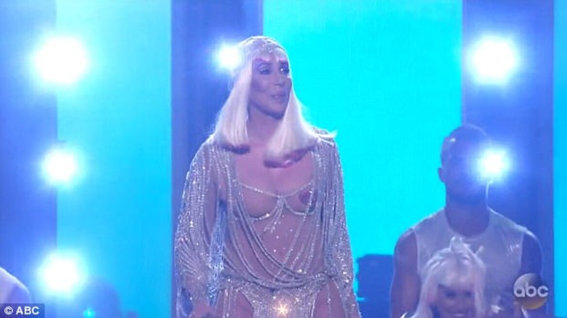 Η 71χρονη Cher ανέβηκε στη σκηνή των Billboards και έκανε την εμφάνιση της χρονιάς 