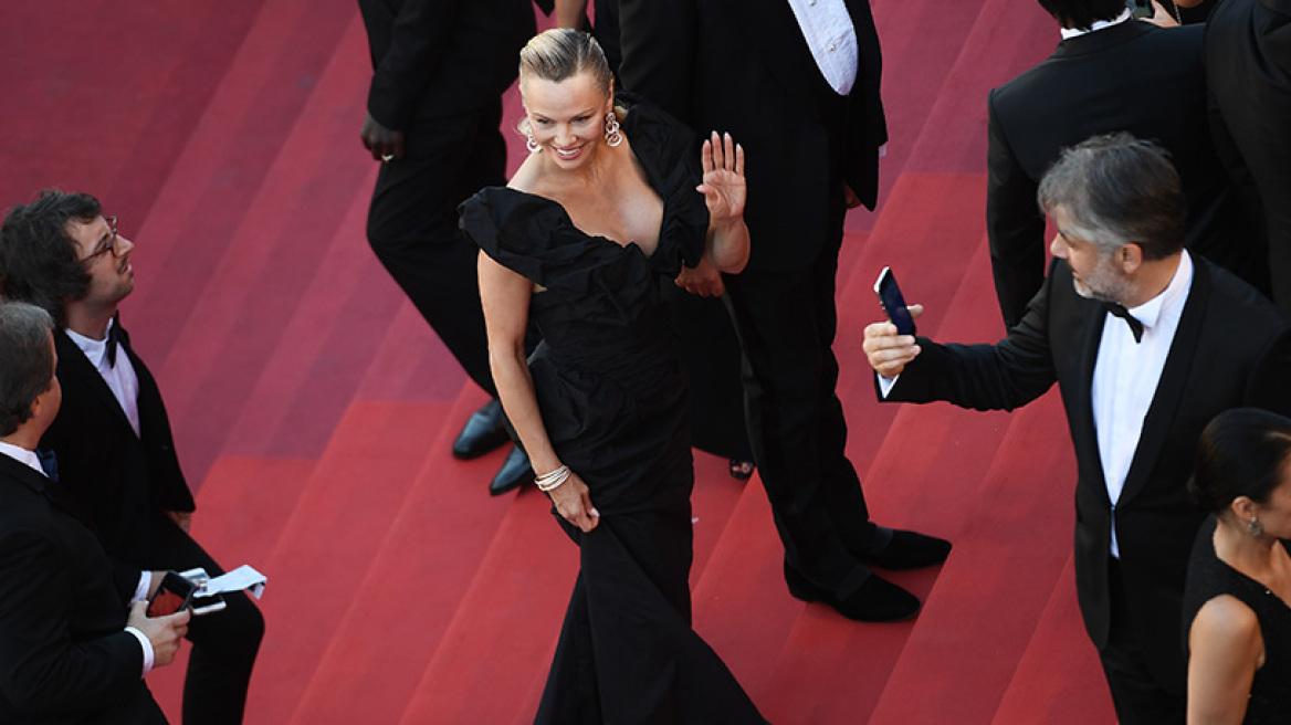 H Pamela Anderson αγνώριστη από τις πλαστικές στο Φεστιβάλ των Καννών 