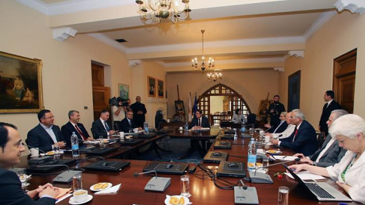 Κυπριακό: Εθνικό Συμβούλιο με επεισοδιακή αποχώρηση Χριστόφια 