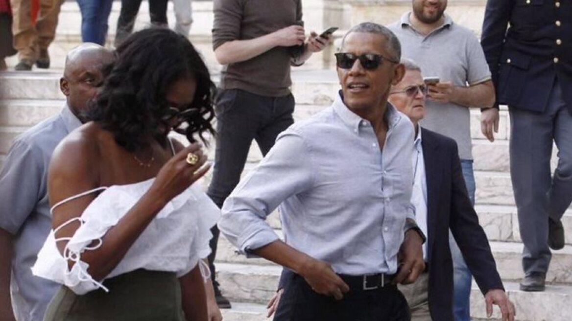 Michelle Obama shows off hot shoulder (photo)