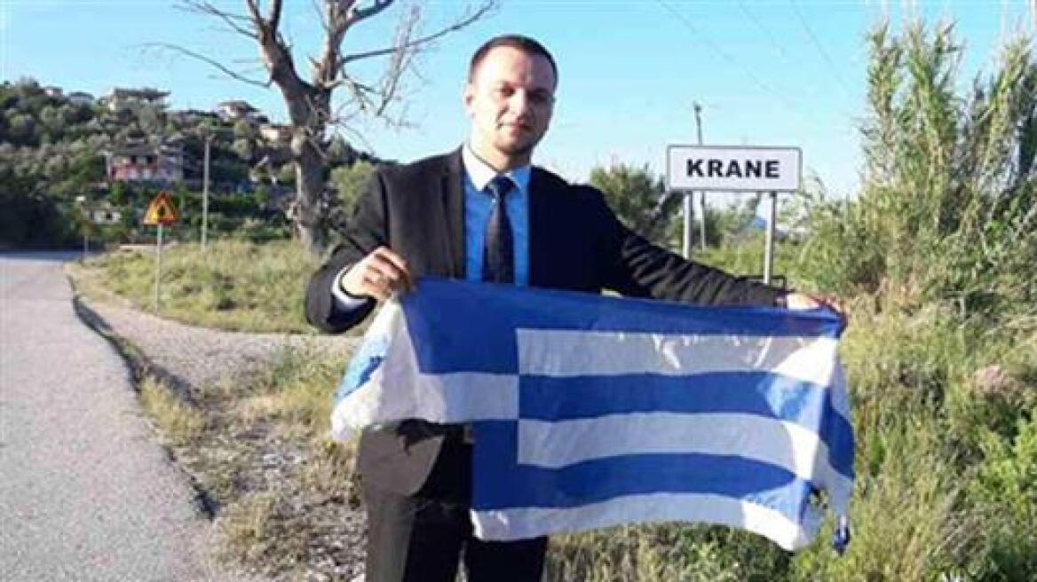 Νέα πρόκληση από Αλβανούς εθνικιστές: Κατέβασαν και ποδοπάτησαν την ελληνική σημαία