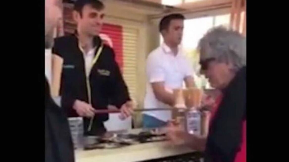 Takis Tsoukalas falls “victim” to Turkish ice-cream man (funny video)