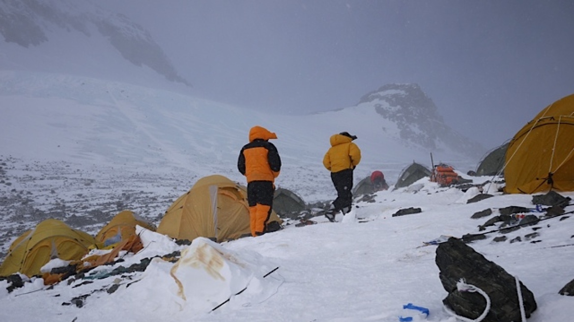 Νέα τραγωδία στο Έβερεστ: Τέσσερις ορειβάτες βρέθηκαν νεκροί μέσα στις σκηνές τους
