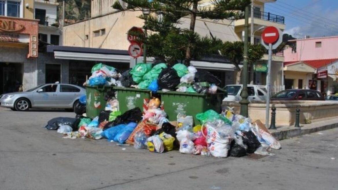 Θεσσαλονίκη: Στο δρόμο τα απορριμματοφόρα για να καθαρίσουν την πολη από τα σκουπίδια 