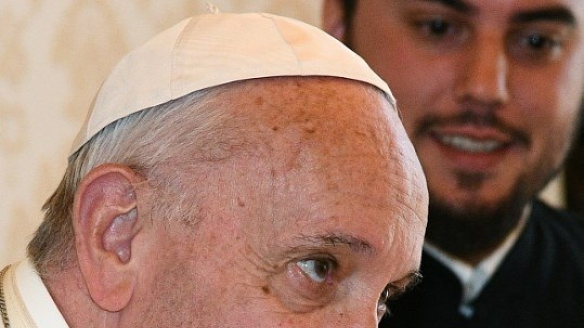 Βατικανό: Ο Πάπας καταγγέλλει την "βάρβαρη" επίθεση εναντίον χριστιανών στην Αίγυπτο