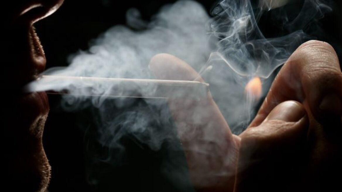 Παθητικοί καπνιστές επτά στους δέκα Έλληνες - Μειώνονται οι «θεριακλήδες»