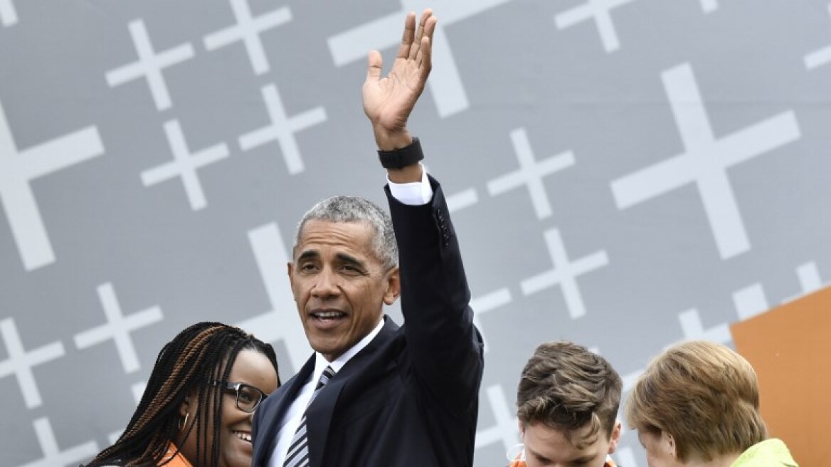 Ο Ομπάμα στην Ευρώπη: «Αποθέωση» για τον χαλαρό κι ευδιάθετο πρώην πρόεδρο