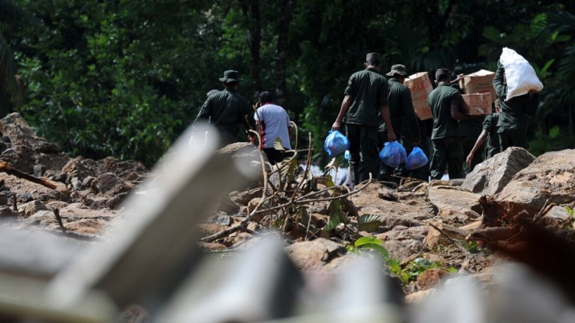 Φονικές πλημμύρες και κατολισθήσεις στη Σρι Λάνκα: Τουλάχιστον 146 νεκροί 