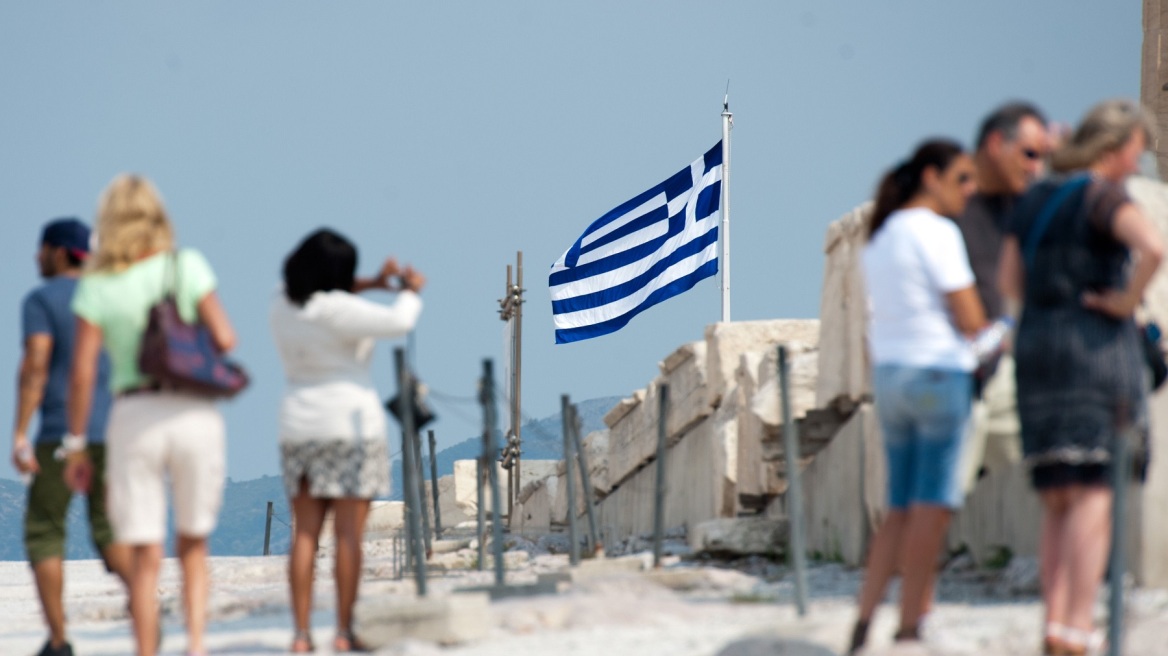 Handelsblatt: Αναμένεται ρεκόρ τουριστών φέτος στην Ελλάδα - Θα φτάσουν τα 30 εκατομμύρια