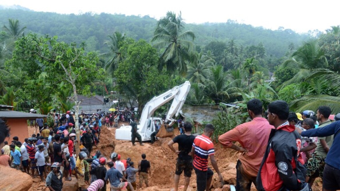Εκατόμβη νεκρών από τις κατολισθήσεις λόγω των βροχών στην Σρι Λάνκα
