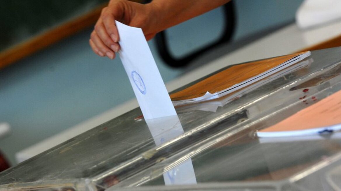 Latest poll: SYRIZA voted in worst memorandum of all