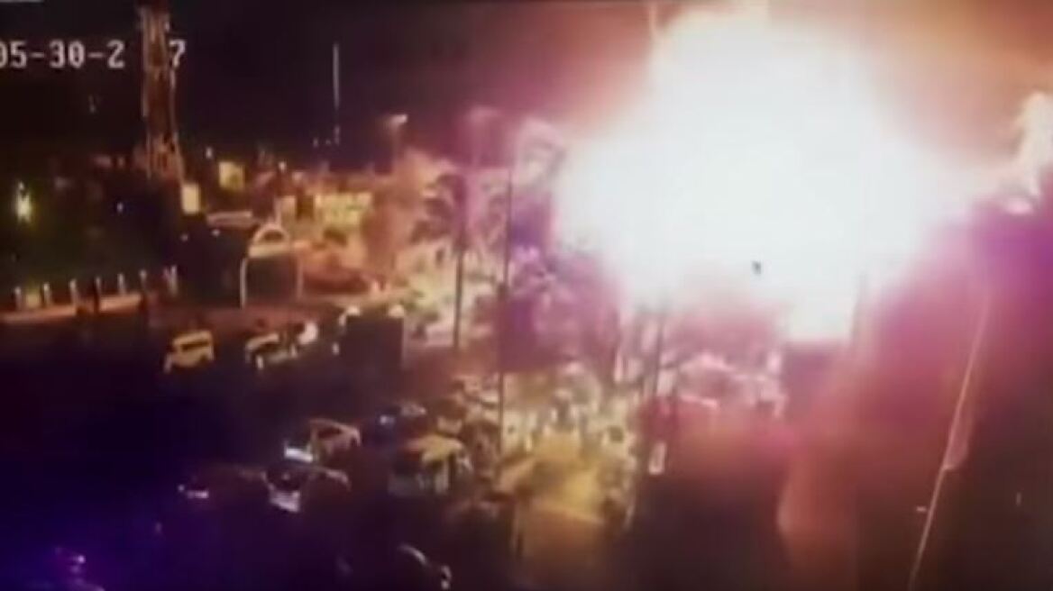 Συγκλονιστικό βίντεο: Η στιγμή της έκρηξης με 17 νεκρούς σε παγωτατζίδικο στη Βαγδάτη