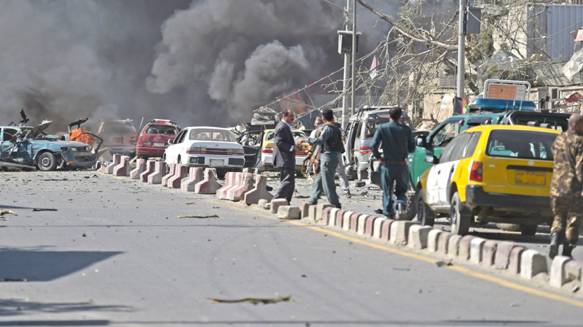 Μακελειό στην Καμπούλ: 80 νεκροί και 350 τραυματίες από έκρηξη παγιδευμένου οχήματος