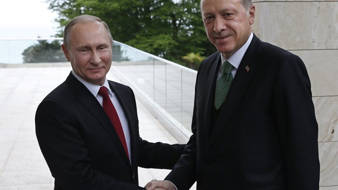 Πούτιν: Η Ρωσία έτοιμη να πουλήσει το πυραυλικό σύστημα S-400 στην Τουρκία