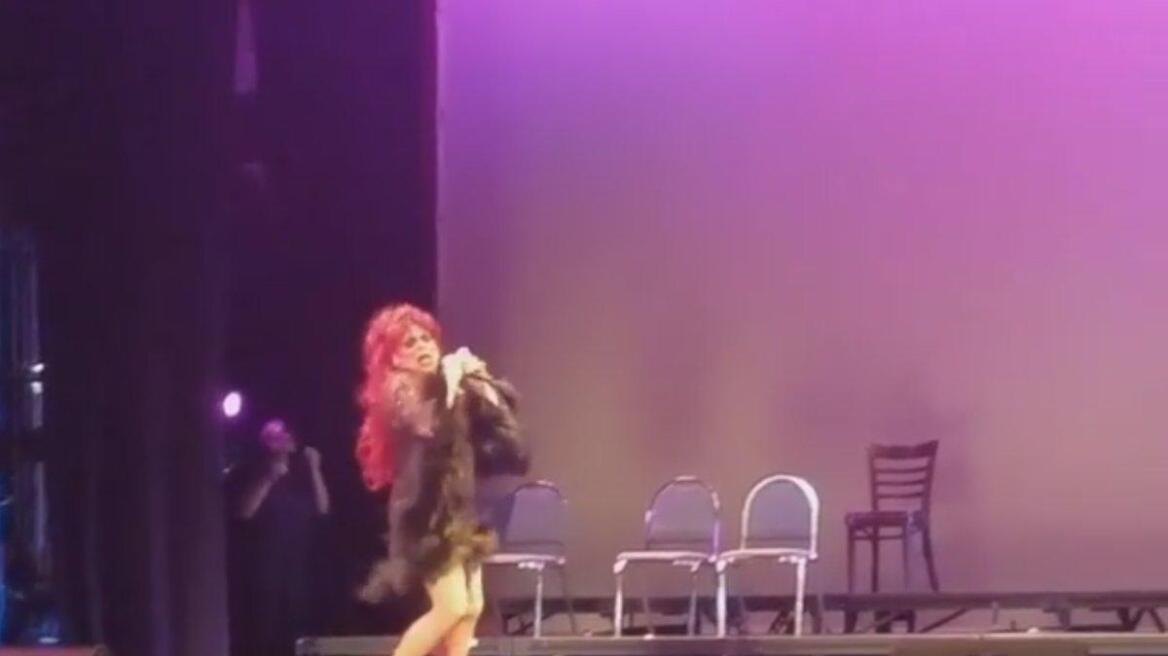 Βίντεο: Αντρας έκανε drag show σε εκδήλωση δημοτικού