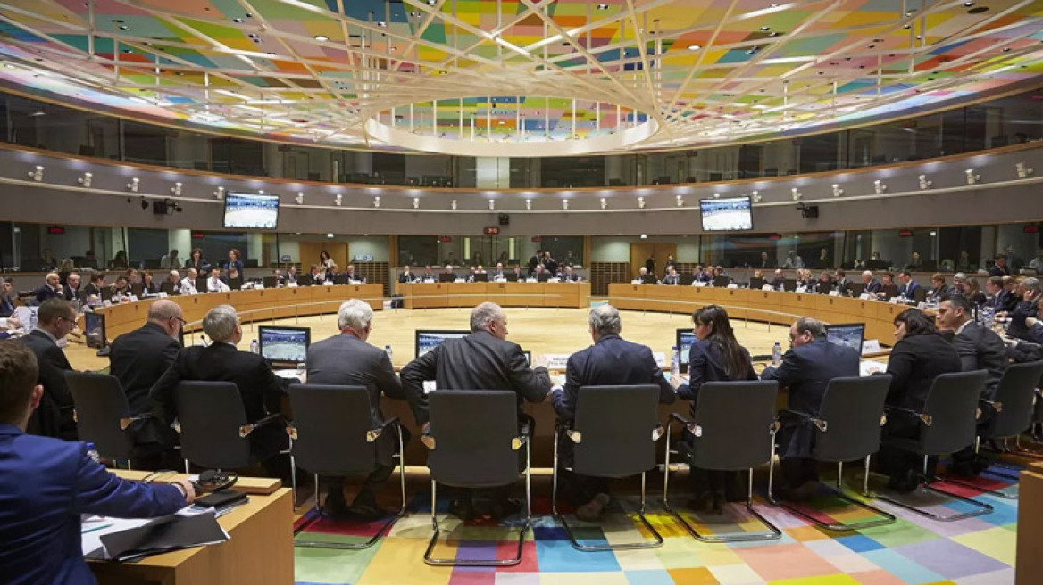 Eurogroup: Τα σενάρια για το ελληνικό χρέος 