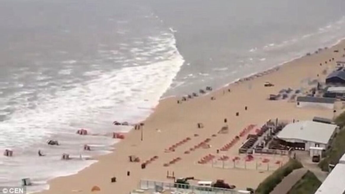 Mini tsunami hits Netherlands beach (video)