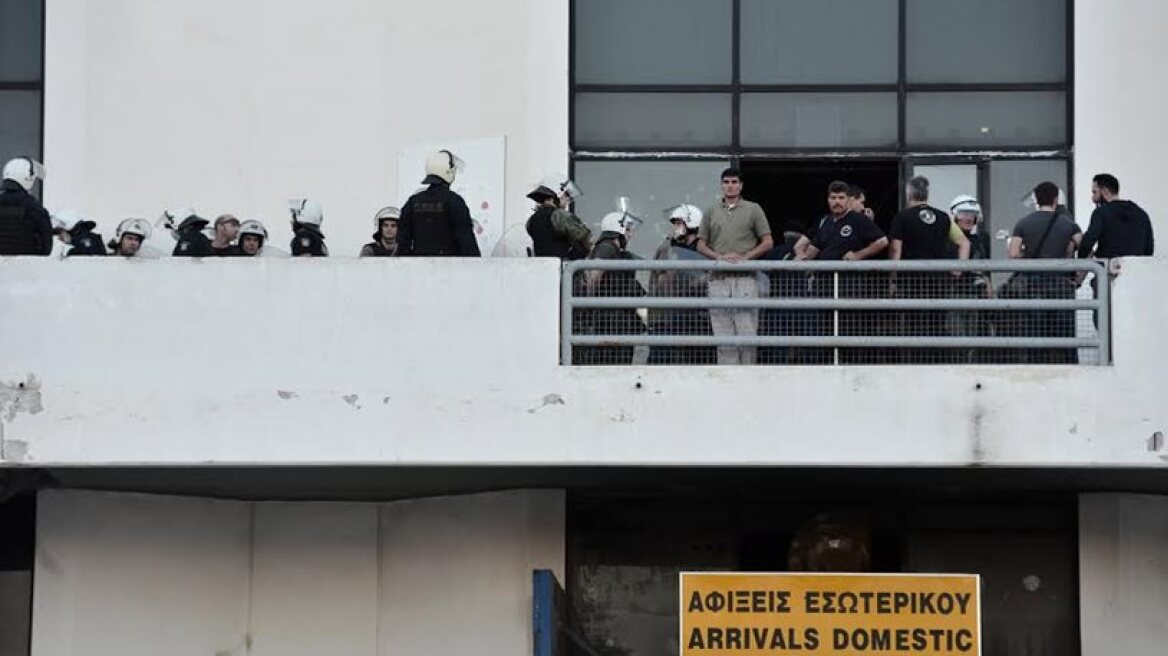 Evacuation of refugees from Ellinikon airport underway (photos-video)