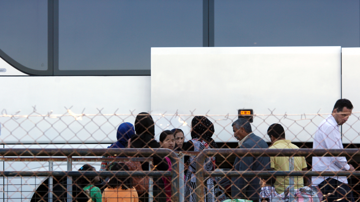 Η Τσεχία αναστέλλει τη μετεγκατάσταση προσφύγων από Ελλάδα και Ιταλία