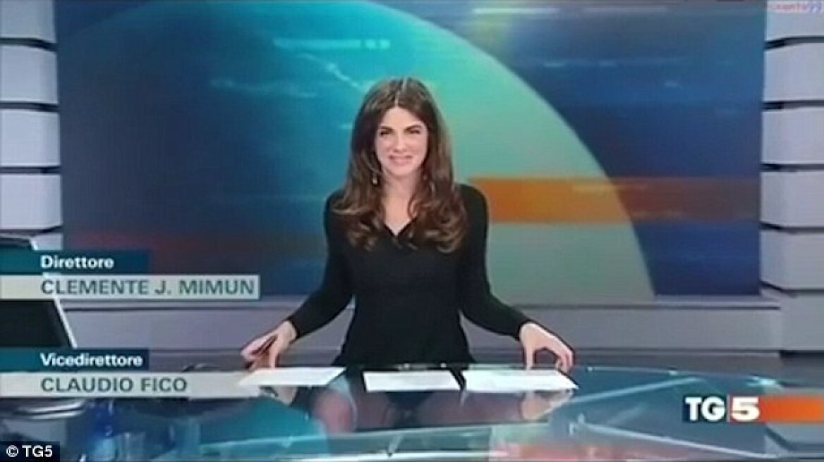  Hot Italian TV presenter with no panties?… (RACY VIDEO-PHOTOS)