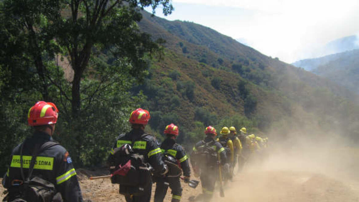 Χανιά: Επιχείρηση της Πυροσβεστικής για τον εντοπισμό ζευγαριού σε ορειβατικό μονοπάτι
