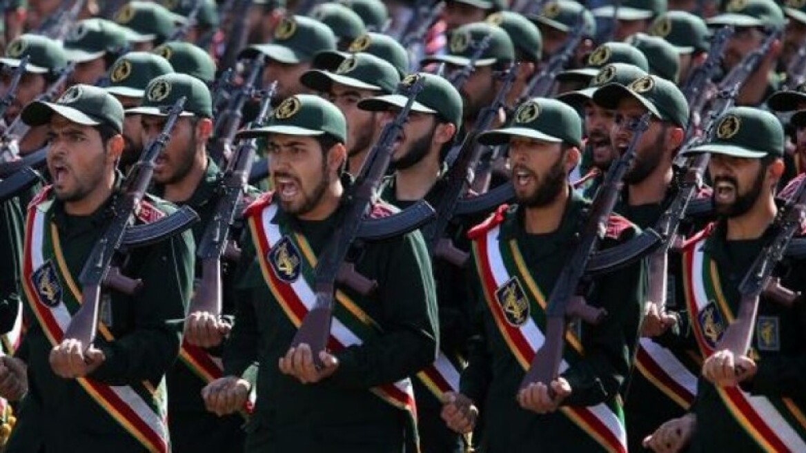 Ο ιρανικός στρατός «δείχνει» προς Σαουδική Αραβία για την επίθεση των τζιχαντιστών